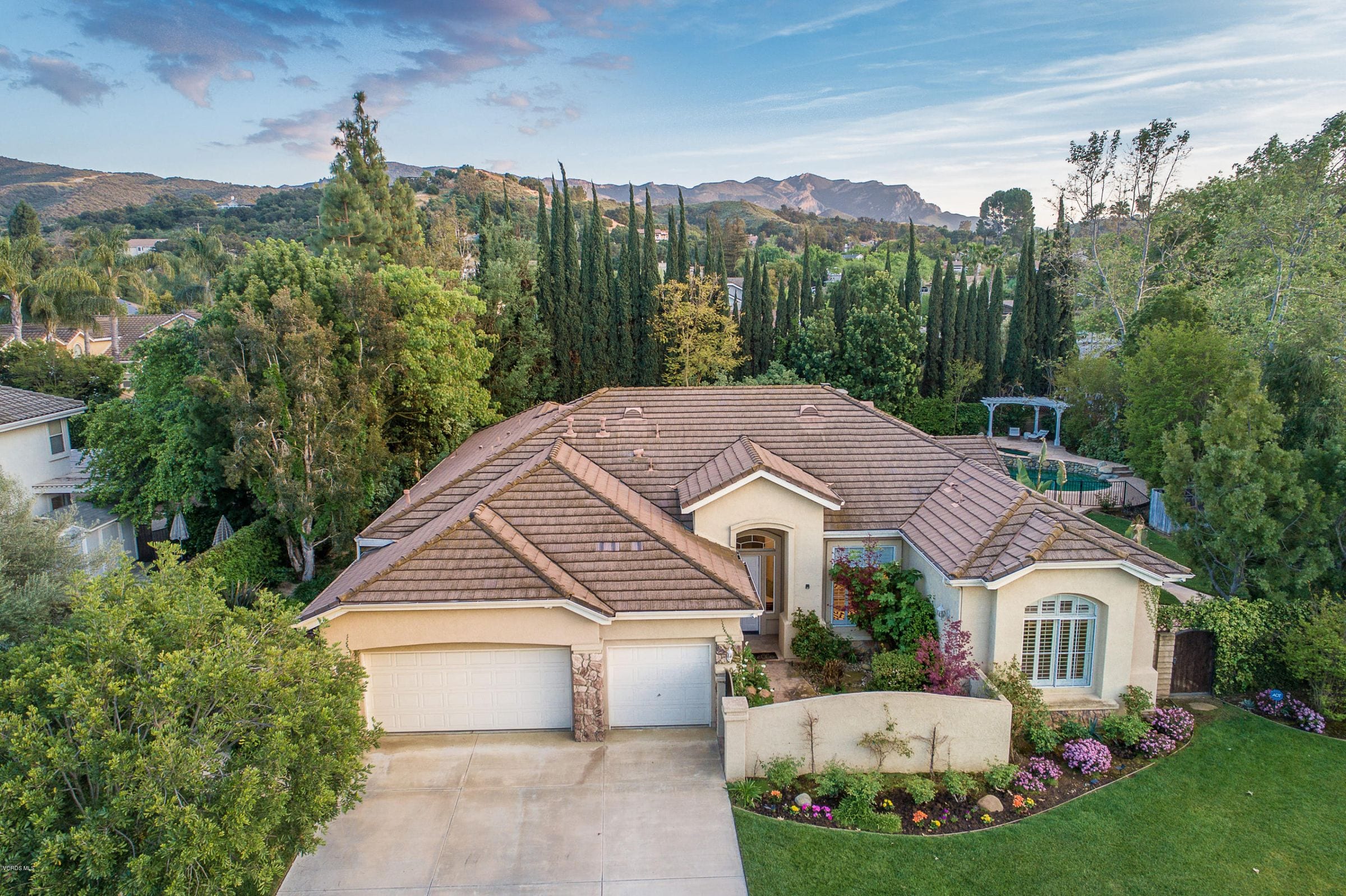 Drone view of a Newbury Park home Connie listed, with the mountains behind